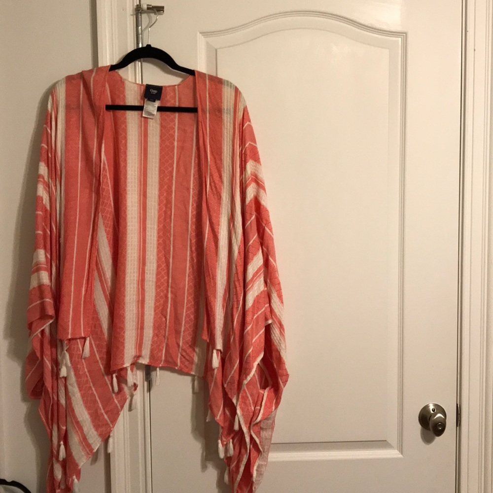 Summery beach shawl with cute pom-poms